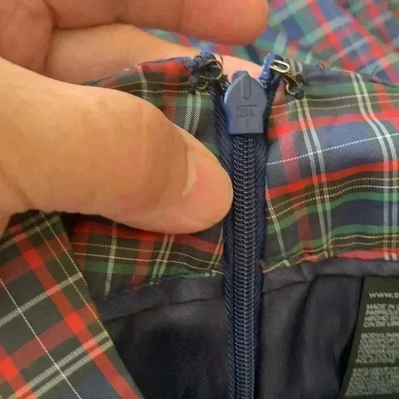 Tommy Hilfiger plaid mini  skirt, fit and flare w ruffle at  the waist - Picture 9 of 9